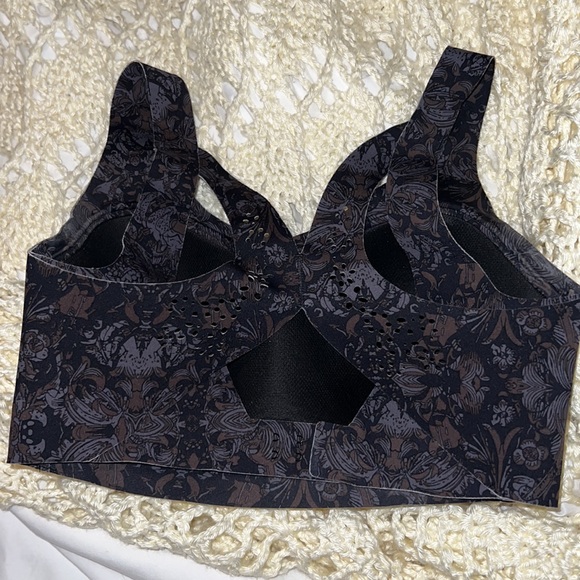 Victoria’s Secret Sports Bra - Picture 2 of 4